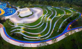 青岛海浪瞬间被冻住