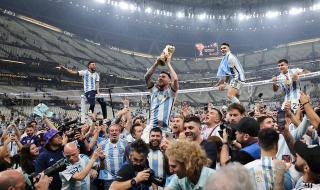 梅西复制马拉多纳进球