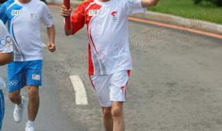 请问李宁担任2008奥运会的火炬手原因是什么 2008奥运第150号火炬手